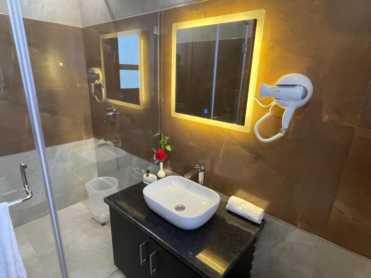 Hotel Malbork Inn Rajouri Garden Delhi - Couple Friendly Local Ids Accepted Neu-Delhi Exterior foto
