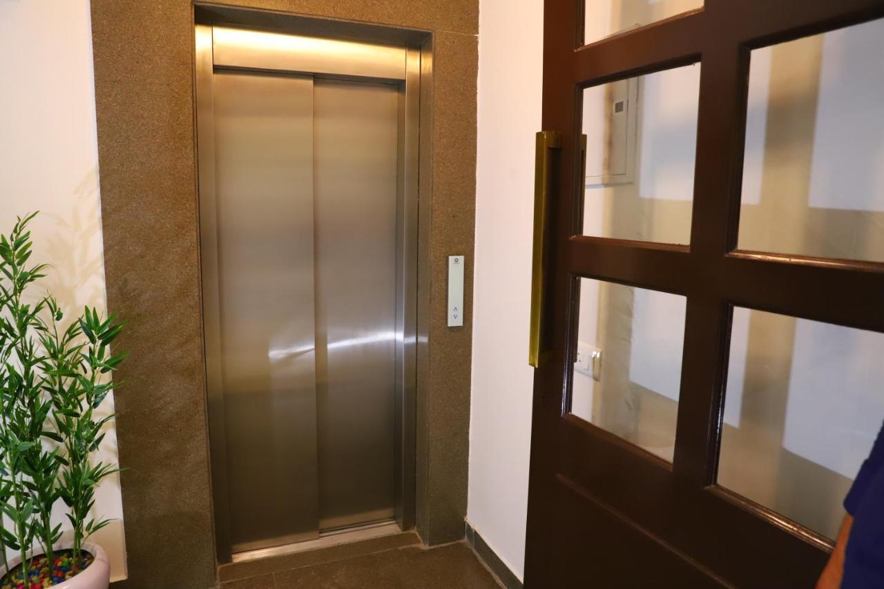 Hotel Malbork Inn Rajouri Garden Delhi - Couple Friendly Local Ids Accepted Neu-Delhi Exterior foto
